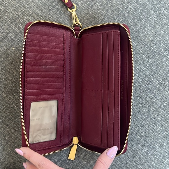 Michael Kors Jet Set Travel Large Continental Wallet with wrist strap - Picture 5 of 8